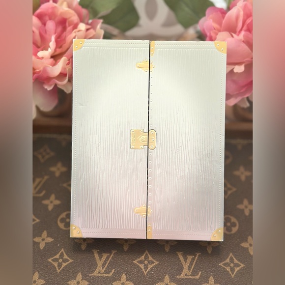 Louis Vuitton Silver Wood EPI Trunk Vivienne Ornament 2021 - Picture 3 of 9